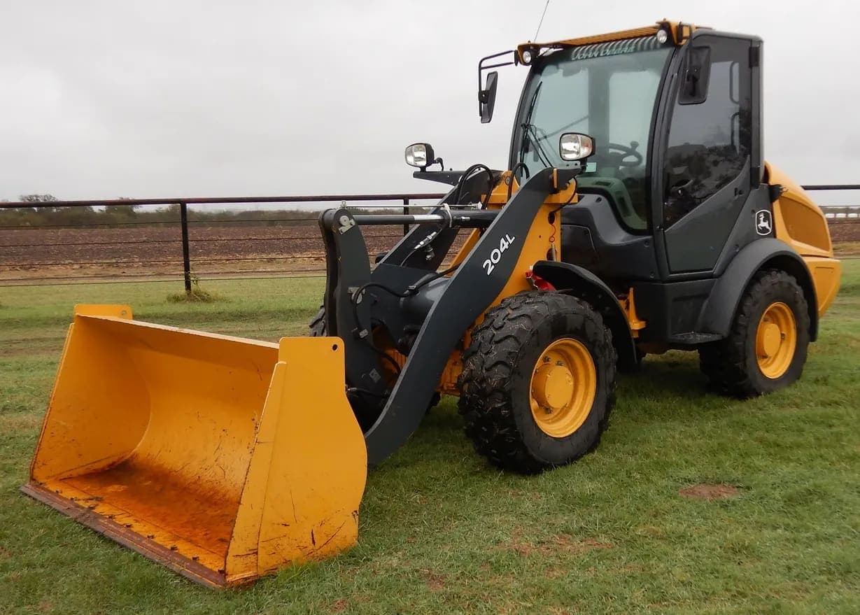 2018 John Deere 204L listing photo — photo 1 of 24